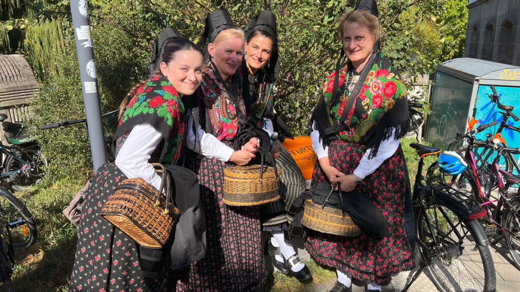 Frauen in fränkischer Tracht