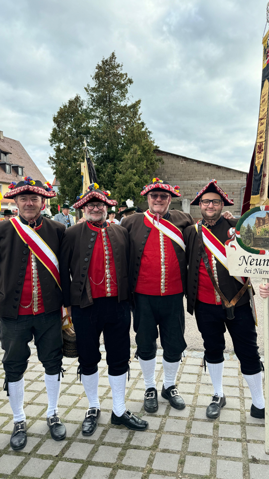 Männer in fränkischer Tracht